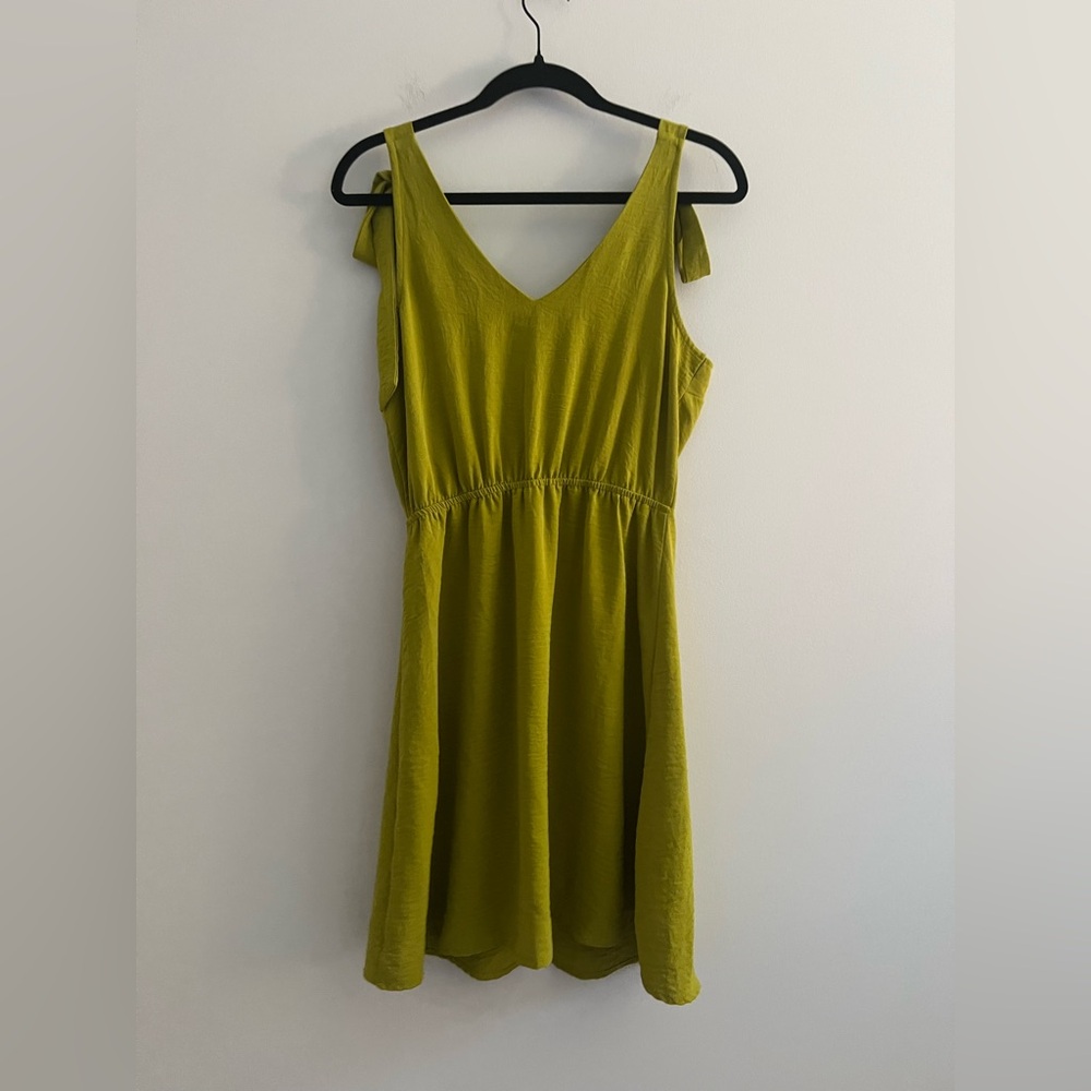 monteau Los Angeles Tie-Strap V-Neck Dress – Medium – Green - Picture 6 of 6